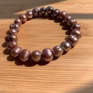 Purple pearl bracelet, genuine pearls.